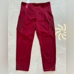 Old Navy Medium Burgundy Active Leggings Mesh Details